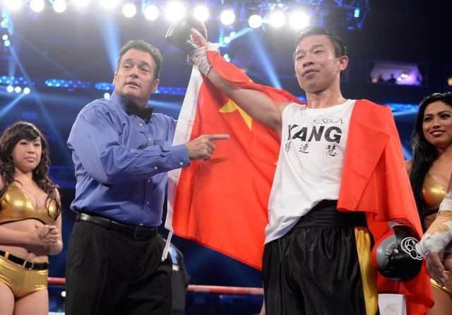  步枪|实拍中国拳王持步枪长刀抗击匪徒！最后将其KO