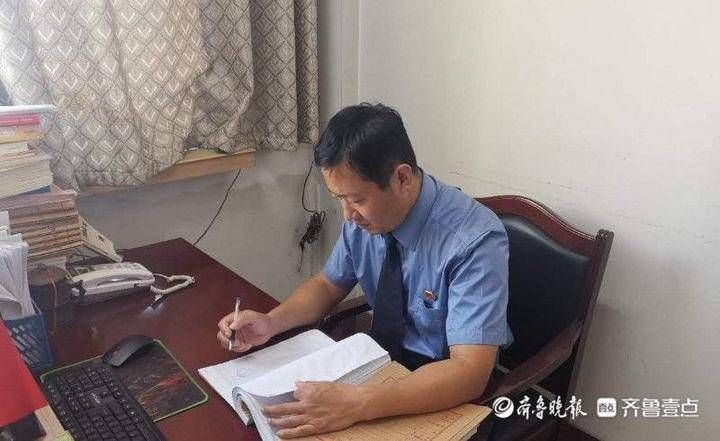 家中|与妻子吵架，男子竟深夜在家中放火，判刑