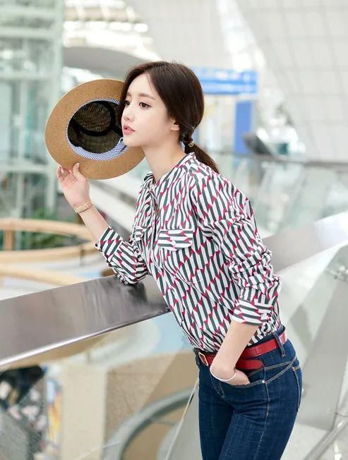 孙允珠|美人图鉴孙允珠:樱桃红杂色几何图案百变衬衫