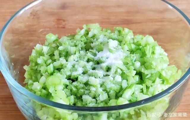 芹菜|包子从小吃到大,还是这种馅最好吃,鲜香美味,一顿8个不够吃