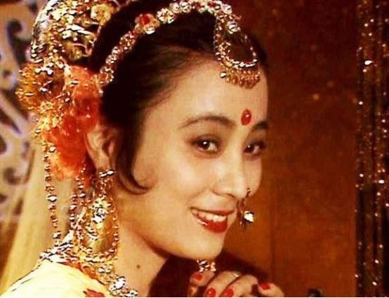 曝光|＂玉兔精＂李玲玉儿子罕曝光！鼻梁高挺眉毛浓，22岁气质不输男明星