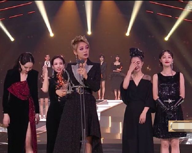 演不下|演不下去了,宁静砸了《浪姐》的场子,拿到第一却不想成团