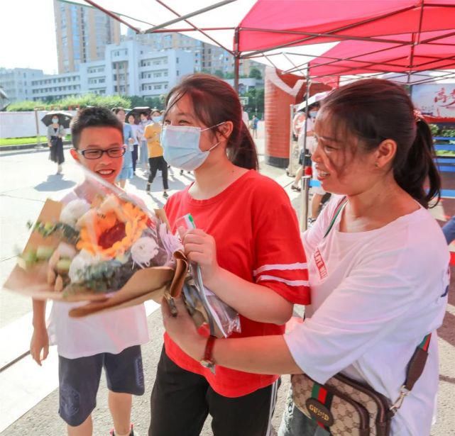  刘昌松|╭(●`?′●)╯╰(●’?’●)╮考完啦！