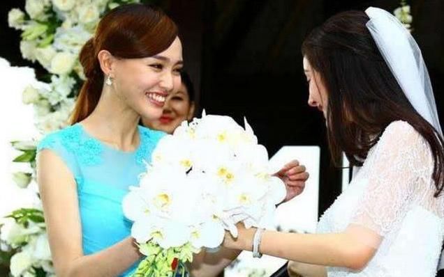  之间|唐嫣产后首次复出与杨幂同框，两人中间隔着一条银河，全程零互动