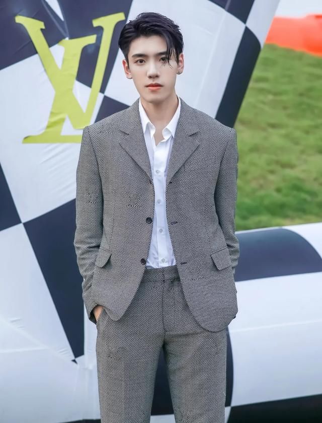  一律|一周男星穿搭丨风格各异型格一律，中国男星的“西装”江湖