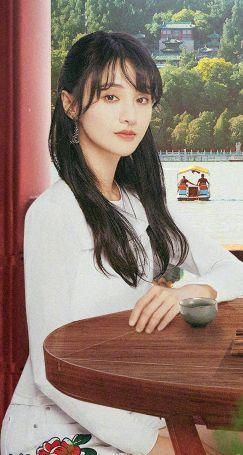  郑爽|壕无人性！郑爽送粉丝价值18万项链，原因让网友笑出猪叫：有钱任性