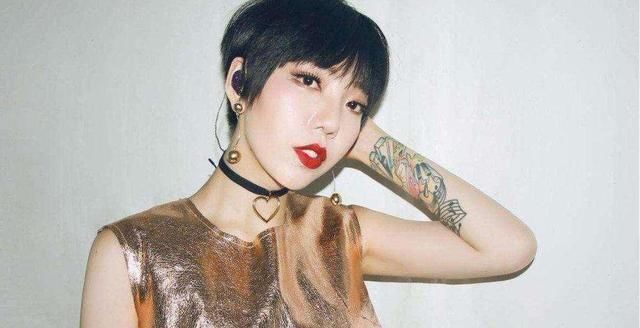  不禁|曾经嗲遍全国的吴莫愁，今在小县城演出，不禁让人感慨