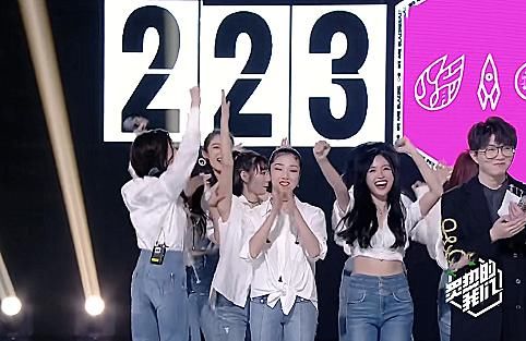  彩虹|《炙热》团王归于彩虹合唱团，看到火箭少女的表情：是在庆祝终于解散了？