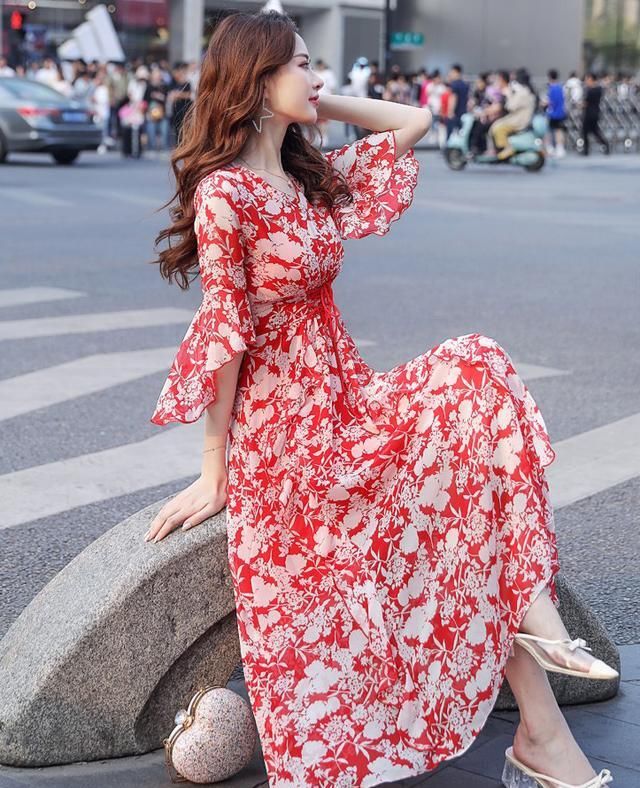  适合|好看的连衣裙很多, 青春减龄的并不多, 这款气质小清新长裙适合你