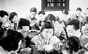  大锅饭|“大锅饭”的时期：“吃饭不花钱，努力搞生产”