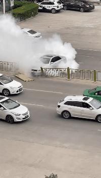  真帅|灯火 | 三位好汉，你们救人的样子真帅！