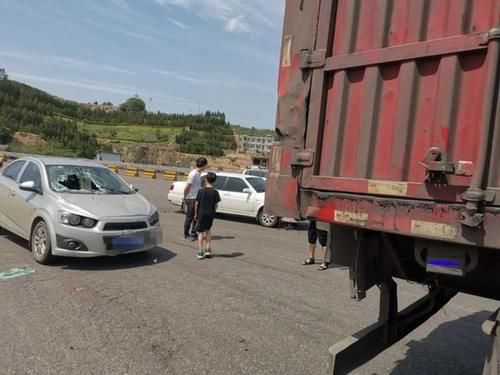  事故|倒车不观察 粗心酿事故