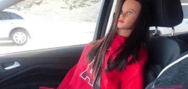  充气|男子带“充气女友”上高速，被交警罚3000后委屈巴巴：我是真没办法