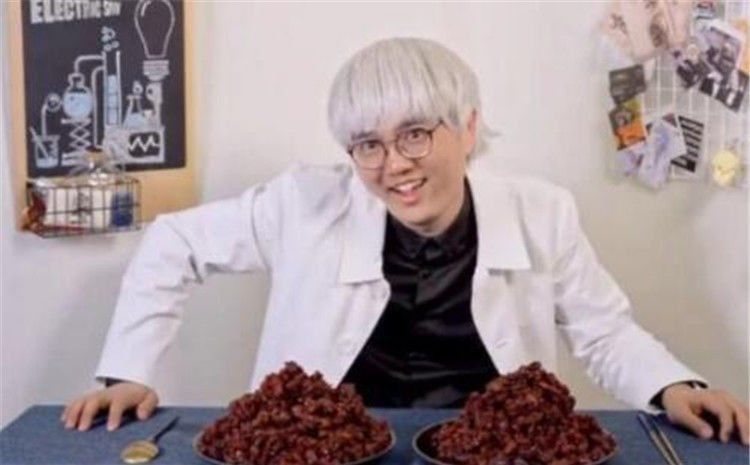 吃货|吃货无聊有多可怕把100瓶老干妈的“鸡丁”全挑出来,结果呆住