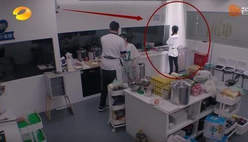 小声|赵丽颖嫌大厨墨迹,生气回房间,小声嘟囔却被录下来真不敢相信