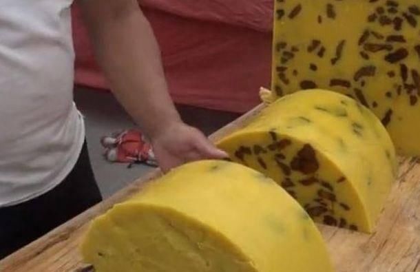 美食|男子卖“切糕”30元1斤，路人嫌贵不想买，食客笑他们“眼拙”