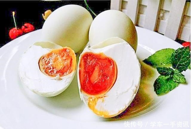 特别|外婆独有的腌制咸鸭蛋配方,一剥皮油滋滋冒,吃过一回终身难忘