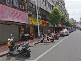 摩托车|摩托车随意停放 停车还请各停其位