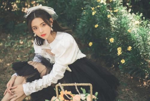 讲究|杨超越用嘴皮子斗图,却暴露了她不讲究个人卫生?