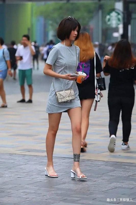 凉鞋|潮流新风尚,美丽姑娘搭配低跟凉鞋,让人感受到优雅大方的个性