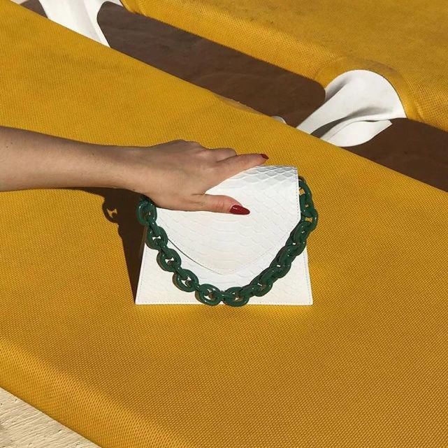  大牌|如果你有5000块，是攒钱买大牌包还是买小众品牌？