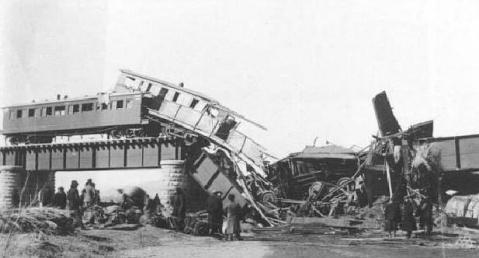 客运火|中国铁路史上第一个重大事故,2火车相撞,死伤惨重却被隐瞒