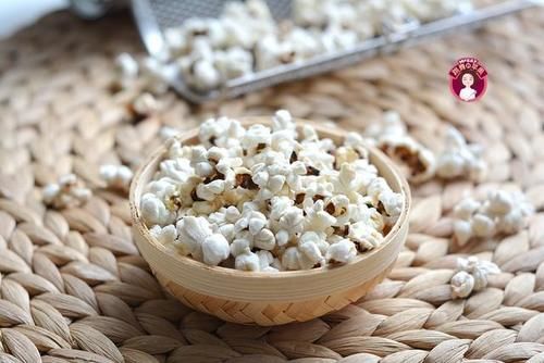  零食|自制焦糖爆米花，追剧听歌小零食，1把玉米豆爆出一大笼，焦脆脆