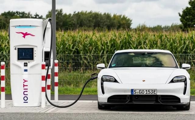  保时捷Taycan|Taycan新增入门版车型，售价竟不足90万，电动的保时捷还纯粹吗？