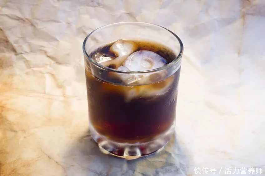 夏天喝什么冰镇的饮料好(在夏天喝什么最解渴？不是冰镇饮料，也不是水，而是这种饮品)