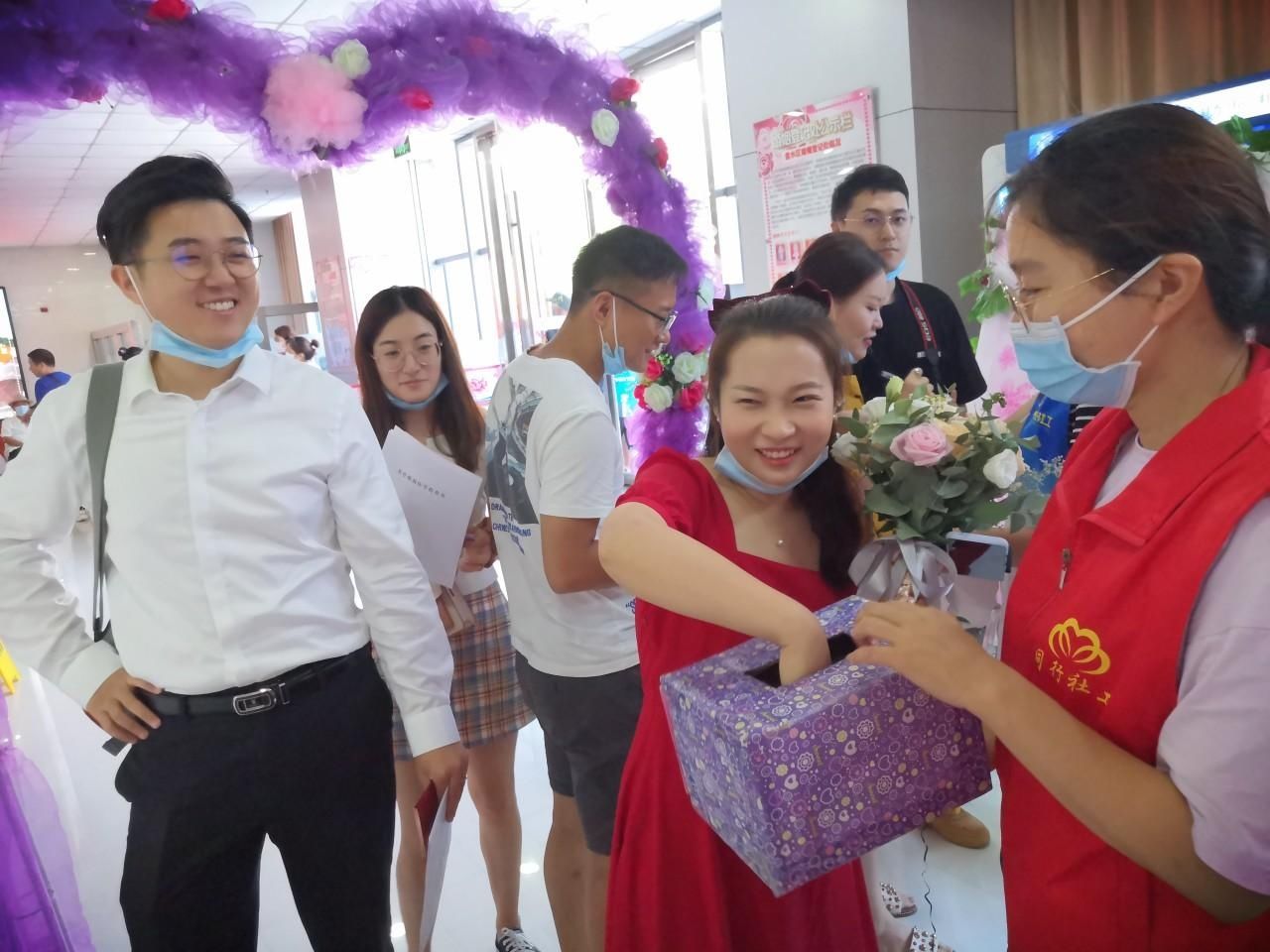 大河客户端|文明嫁娶我做主！金水区妙招向领证新人倡导婚俗新风