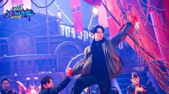  现场|王一博比钟汉良矮3公分，现场却差距明显，王嘉尔的身高给出答案