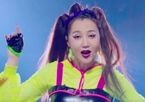  阿朵|阿朵钟丽缇服装被评太丑，看了节目组准备的初始服装还会这么说吗？