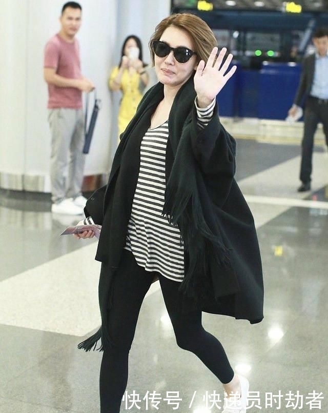 穿出|小S素颜走机场,休闲装竟能穿出时尚范儿,洒脱随性还有气场