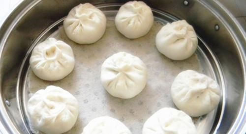 包子|小吃店不外传的酱肉包秘诀，外皮松软，香而不腻，早餐再不吃油条