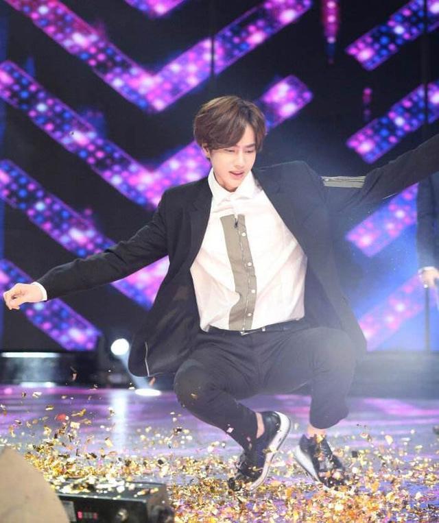  王一博|王一博的舞蹈水平能当街舞队长专业舞者评价偶像中的职业舞者