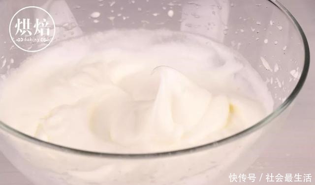 蛋糕|随便个盆就能做 用蛋糕卷拼的半球型奶油生日蛋糕 有创意