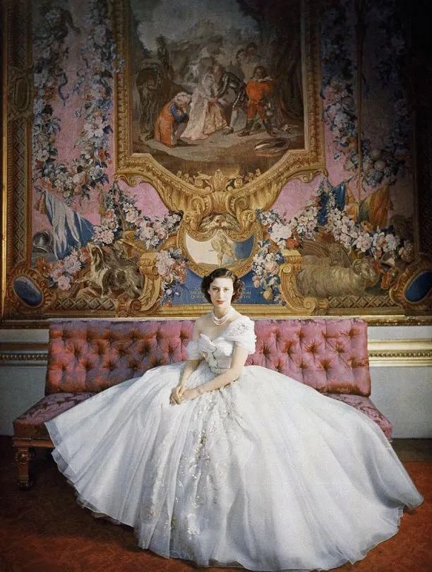  裙子|全世界最美的裙子，都藏在这个展览里