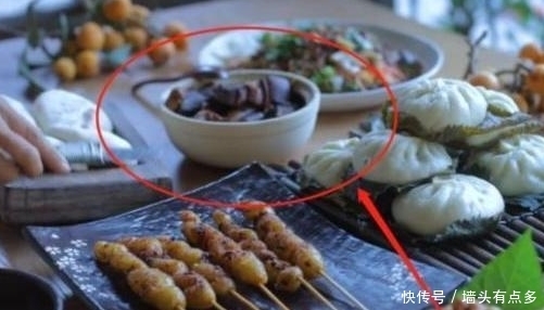 李子|李子柒自制“红烧肉”,看清桌上无滤镜食物,网友:请我都不吃!