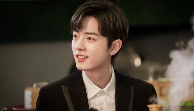  不少|肖战粉丝默默公益，黑粉却拉横幅搞“对立”，路人：字都写错了