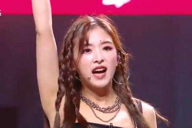  浪姐|《浪姐》蓝盈莹成“话题工具人”，郁可唯隐形人陪跑：真是亏大了