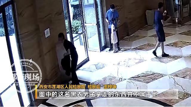伸出|可恶！不仅在婚礼上蹭吃蹭喝，男子还向人伸出了“第三只手”