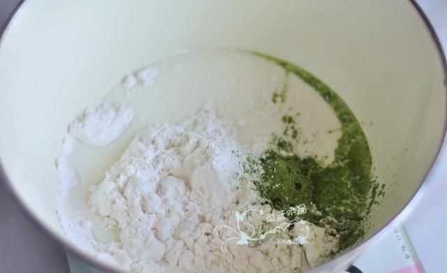 简单|这糯米糕太好吃啦！外酥内软，粘粘糯糯，比蛋糕都好吃，制作简单