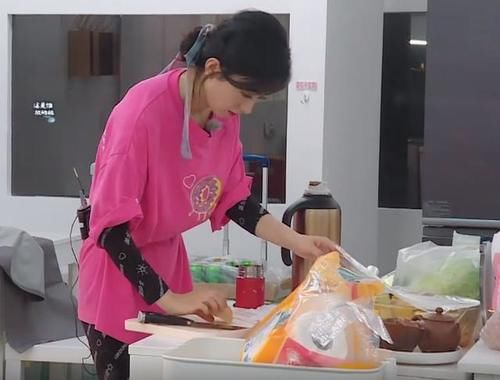  节目|中餐厅为综艺效果不顾嘉宾身体？看赵丽颖吃变质桃子不提醒！