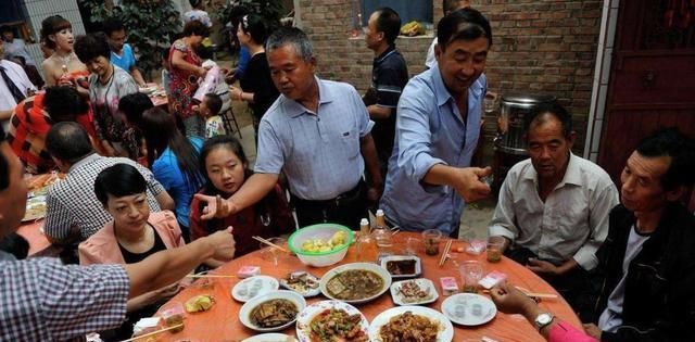 农村|宁愿在农村吃300元一桌的酒，也不愿在酒店摆一桌，这是为何？