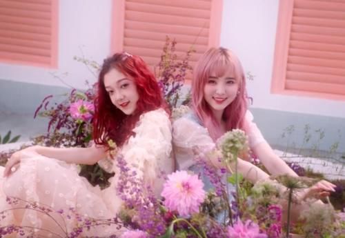  硬糖少女303|硬糖少女团综预告？希林娜依·高和赵粤爆笑互动，粉丝却坐不住了