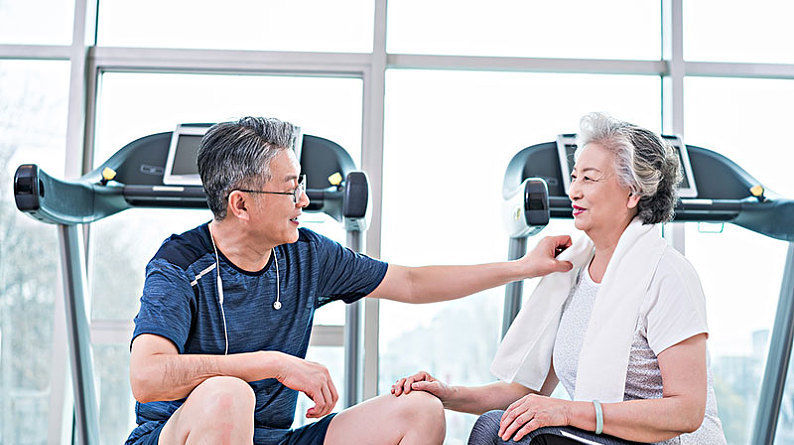 老伴儿|财产都留给儿子,后老伴儿怎么办?一位再婚老人“两全”的做法