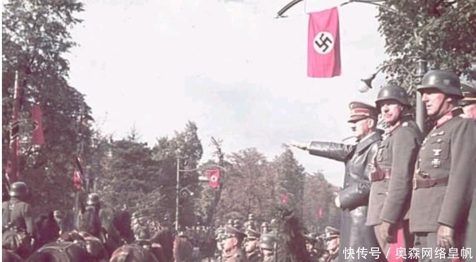 骄傲|老照片：德军攻占波兰，希特勒飞往华沙举行大阅兵，一脸骄傲！