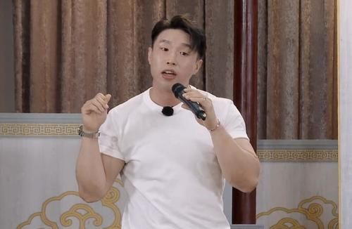 美颜|德云社烧饼直播翻车，因为美颜开得太厉害，结果把眉毛都给磨没了