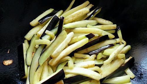  去皮|家常菜西红柿烧茄子，建议西红柿要去皮，更入味才好吃