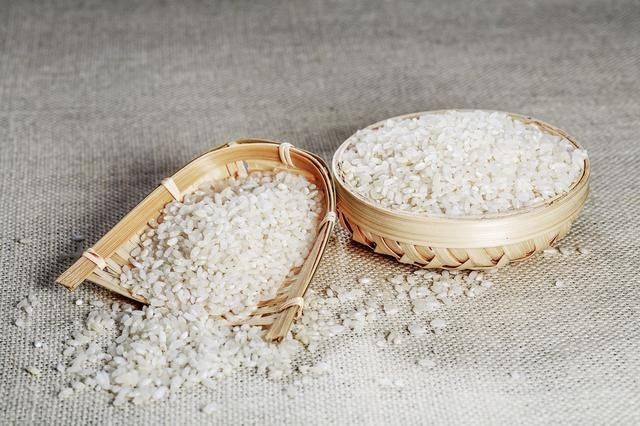  袋子|才知道，这样保存大米，放1年不发霉不生虫，涨知识了